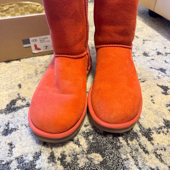 UGG Classic Short in Limited Edition Coral | Women’s Size 7 - Picture 6 of 9